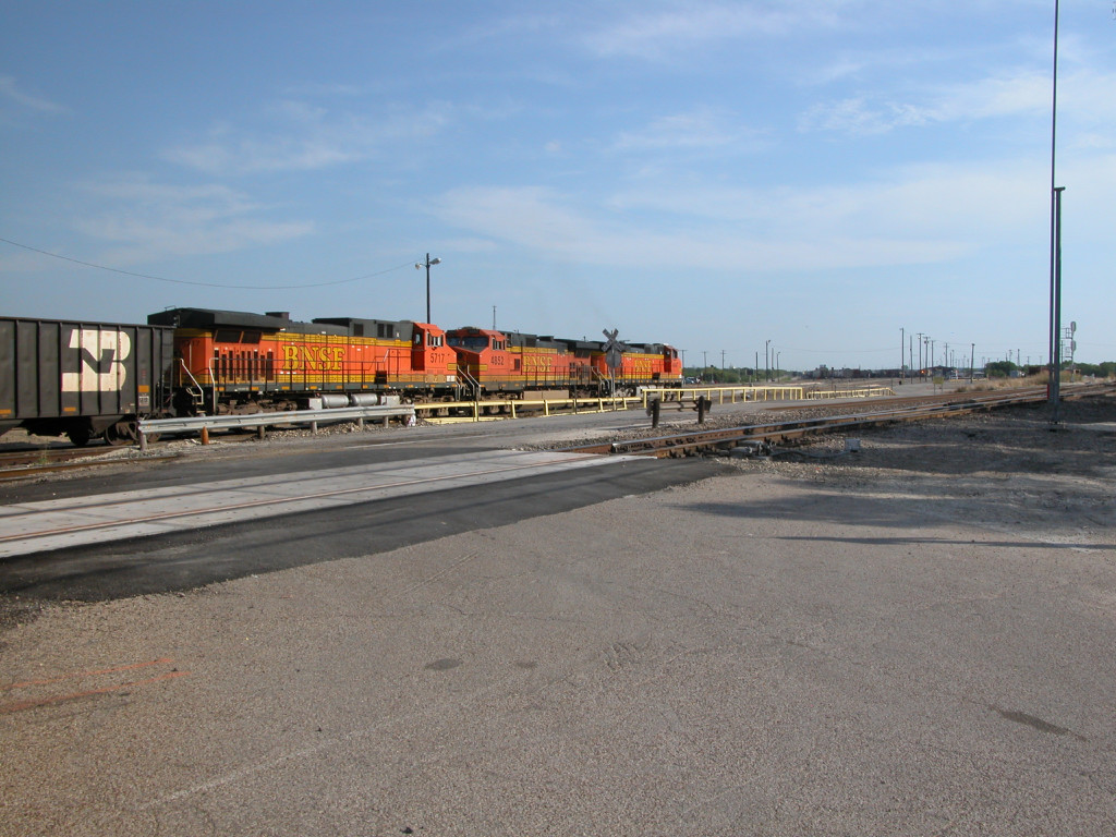 BNSF 4647  18Jun2012  NB into the Yard at Calhoun Street 